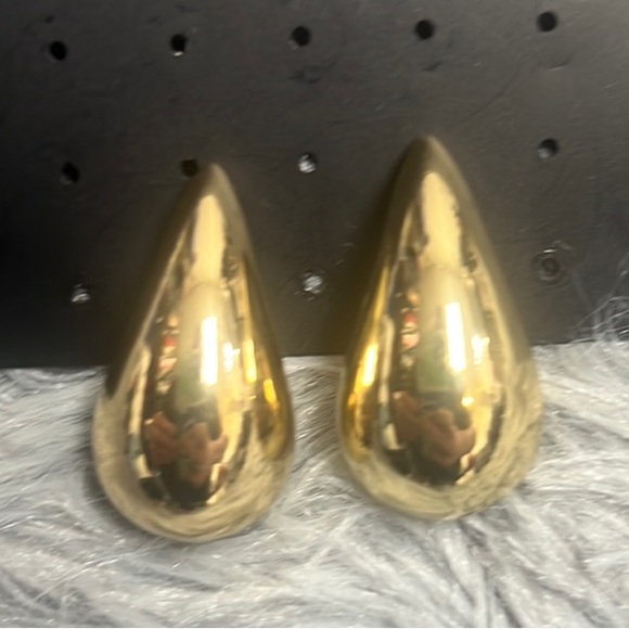 New Gold Teardrop Earrings! - Picture 3 of 10